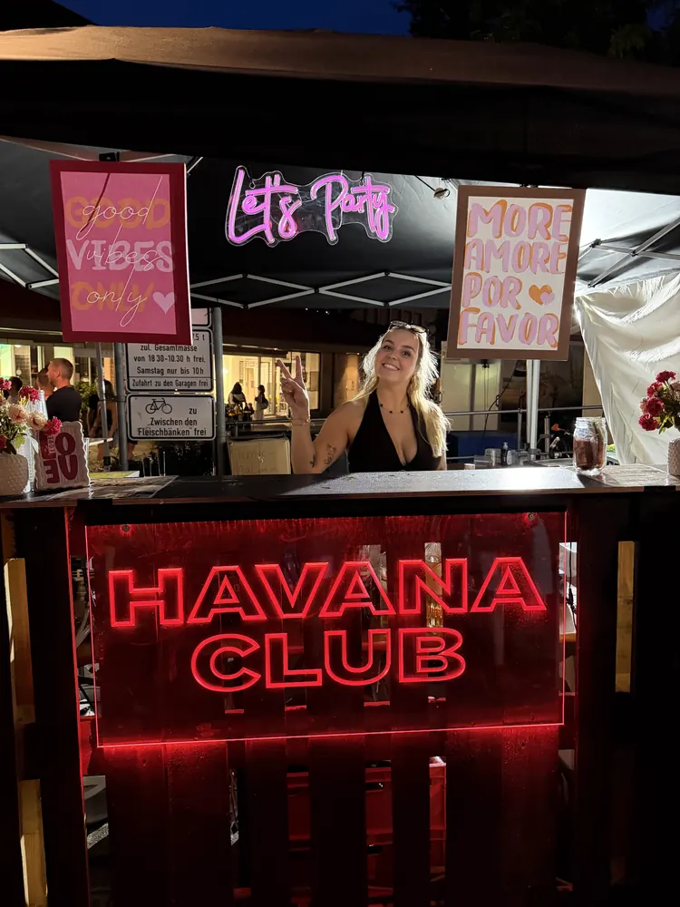 Barstand des Lohgartens beim Bardentreffen